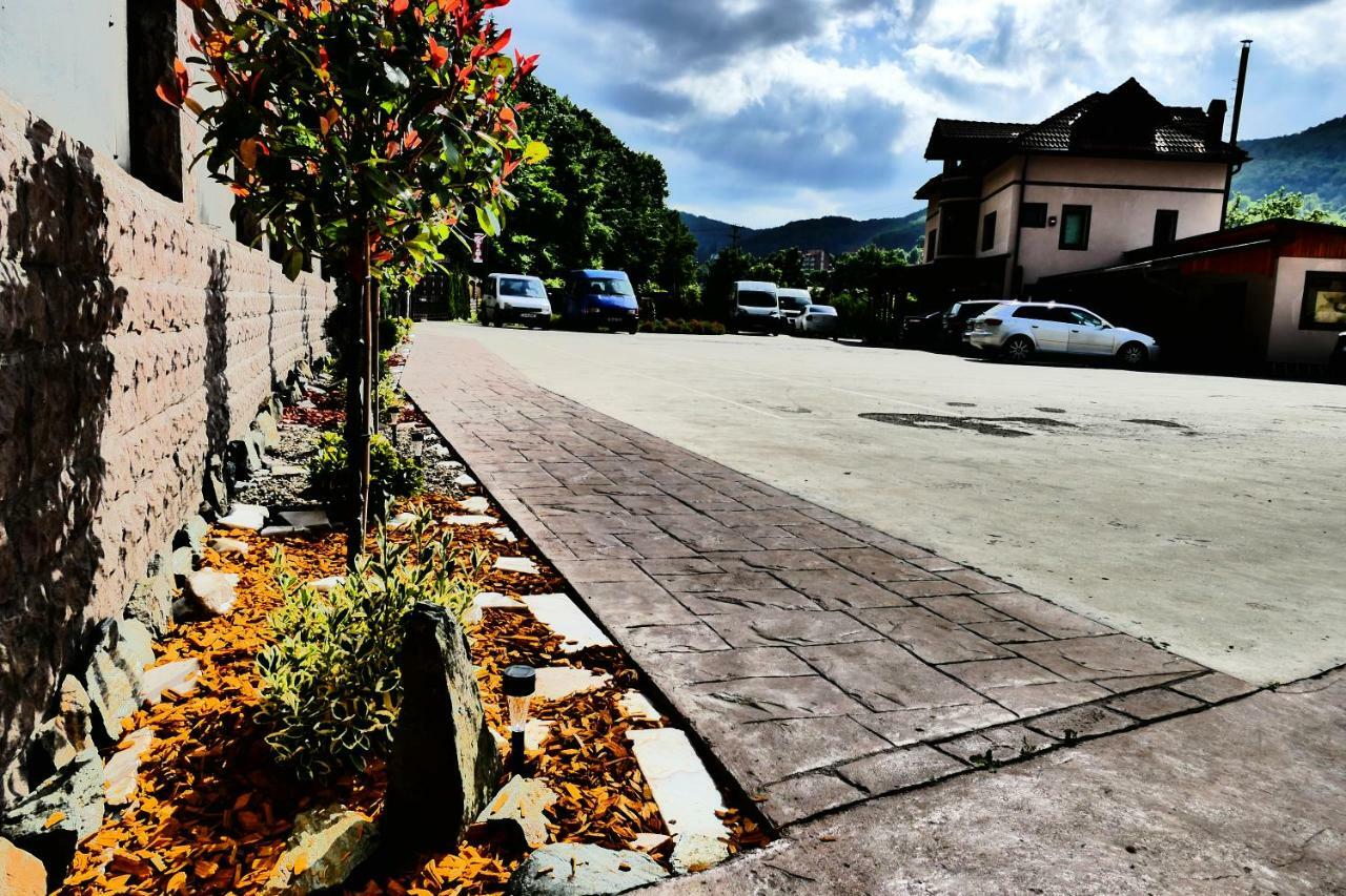 Pensiunea Roua Florilor Otel Anina Dış mekan fotoğraf